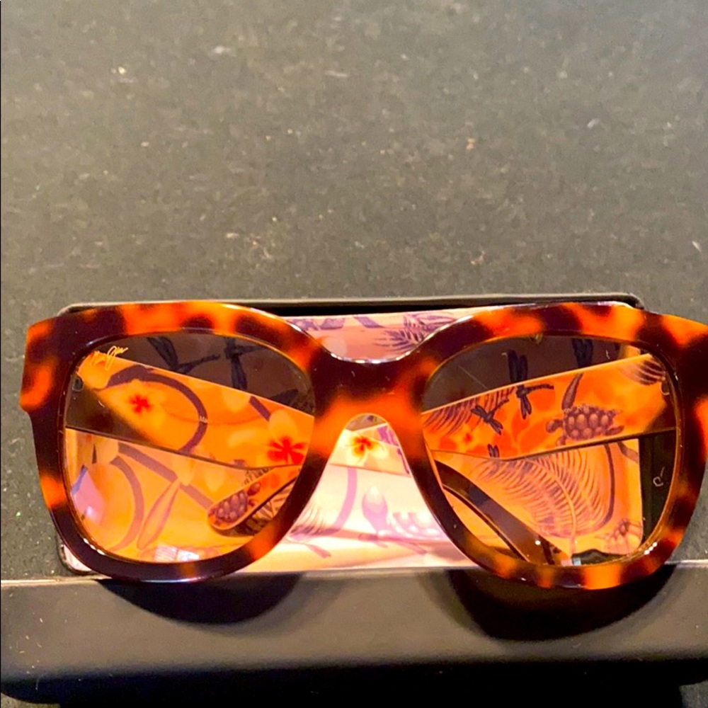 Gorgeous Maui Jim’s big frame sunglasses